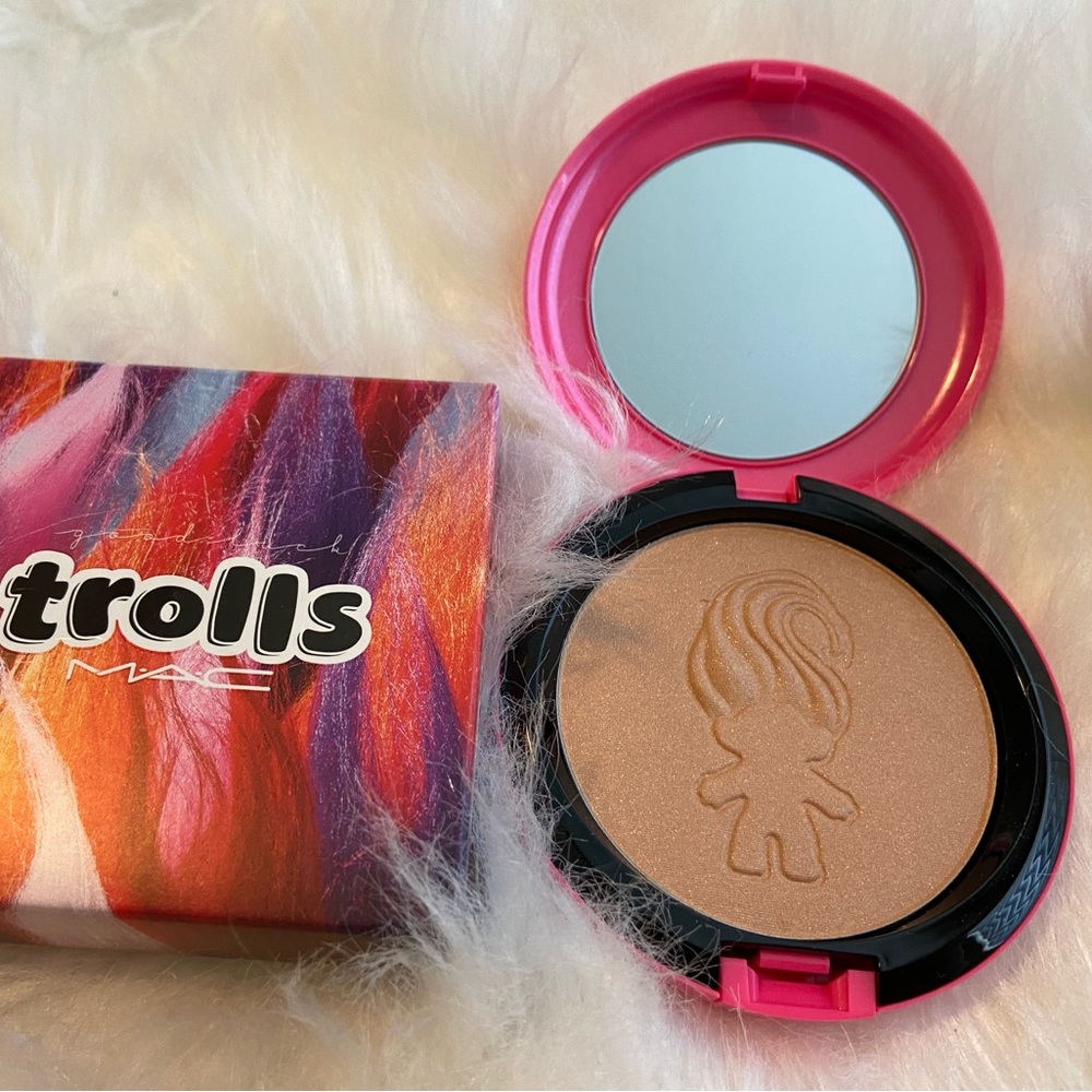 MAC Cosmetics Beauty Powder - Picture 2 of 2